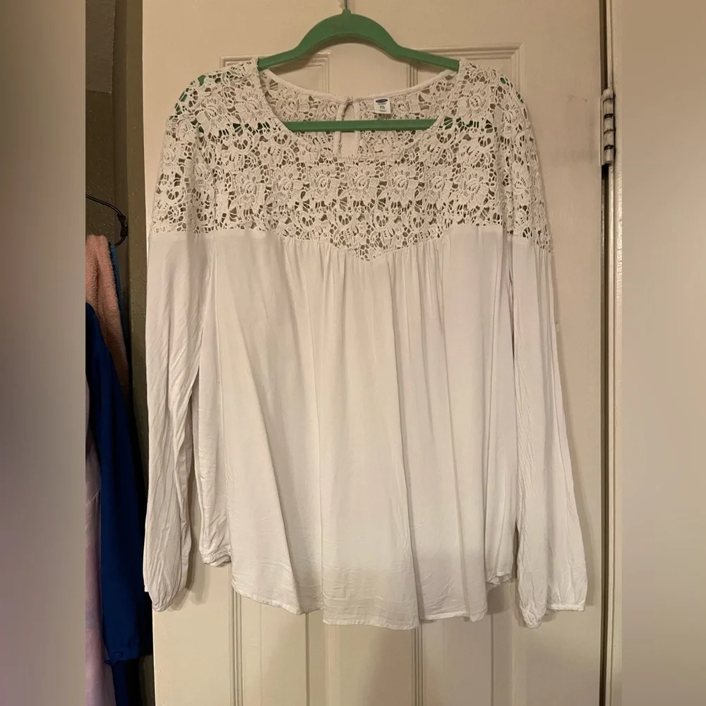 White Lace Yoke Long Sleeve Women's Top